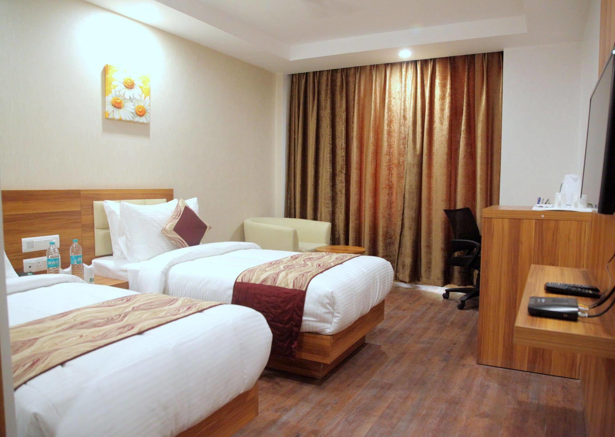 Hotel Le Roi Jammu - Near Jammu Railway Station Exterior foto